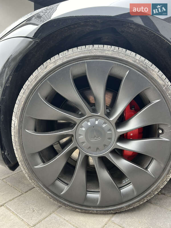 Седан Tesla Model 3 2022 в Ровно