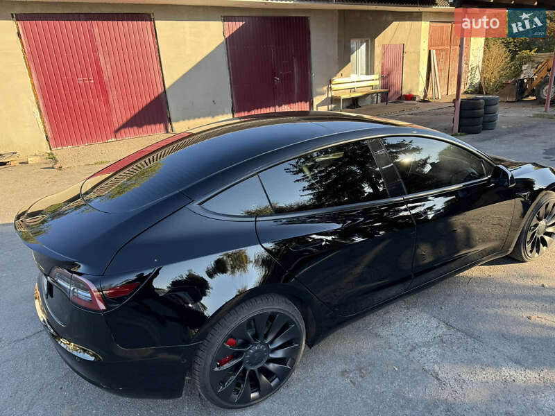 Седан Tesla Model 3 2022 в Ровно
