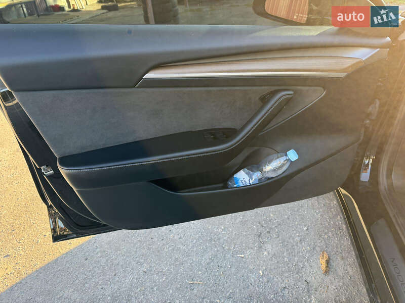 Седан Tesla Model 3 2022 в Ровно