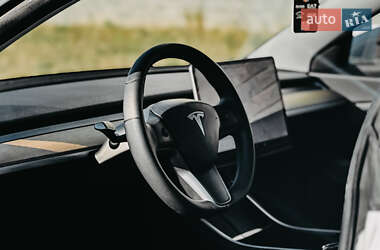 Седан Tesla Model 3 2020 в Ровно
