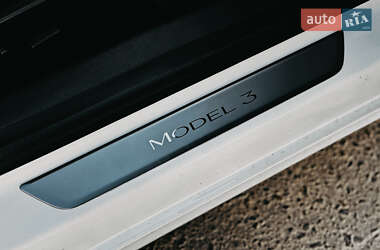 Седан Tesla Model 3 2020 в Ровно