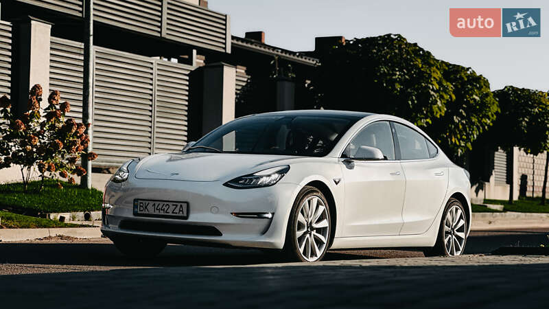 Tesla Model 3 2020