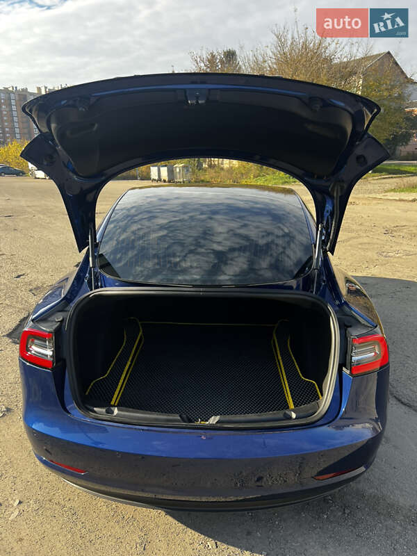 Седан Tesla Model 3 2019 в Луцьку