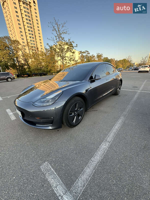 Седан Tesla Model 3 2022 в Киеве