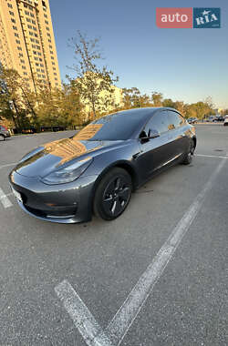 Седан Tesla Model 3 2022 в Киеве