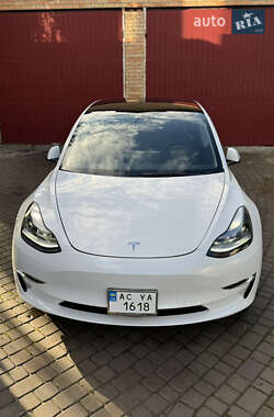 Седан Tesla Model 3 2021 в 