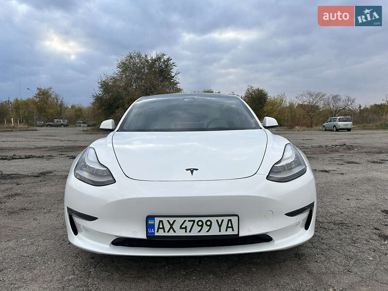 Седан Tesla Model 3 2019 в Ізюмі