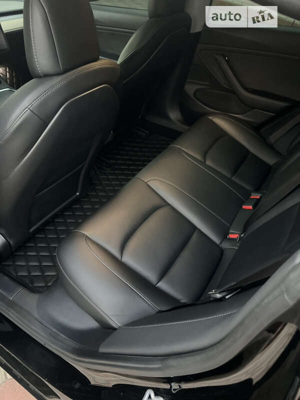 Седан Tesla Model 3 2020 в Харкові