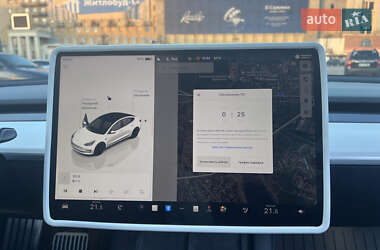 Седан Tesla Model 3 2022 в 