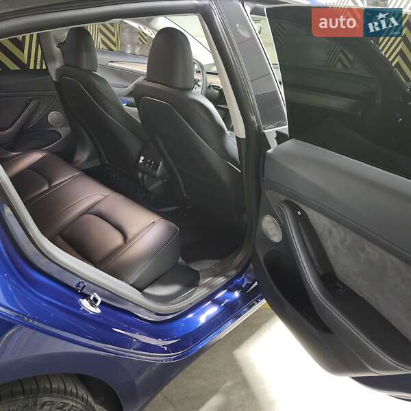 Седан Tesla Model 3 2023 в Одесі