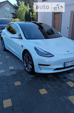 Седан Tesla Model 3 2019 в Івано-Франківську