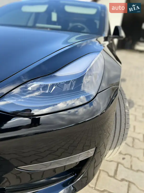 Седан Tesla Model 3 2022 в 