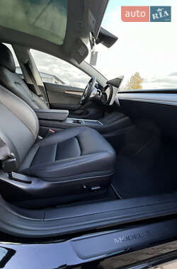 Седан Tesla Model 3 2022 в 
