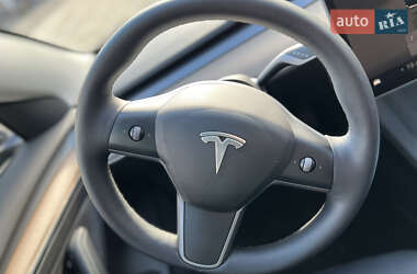 Седан Tesla Model 3 2022 в 