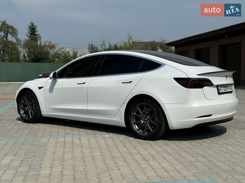 Седан Tesla Model 3 2018 в Надвірній