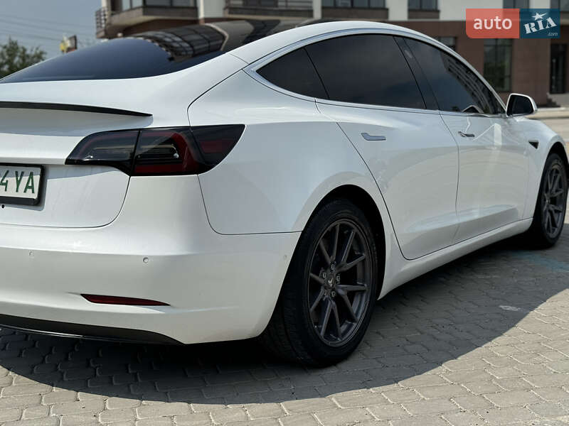 Седан Tesla Model 3 2018 в Надвірній
