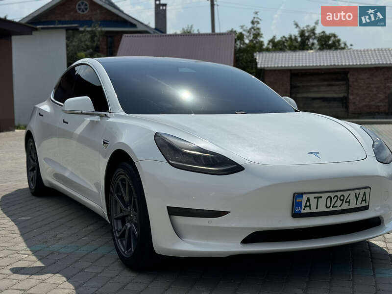 Седан Tesla Model 3 2018 в Надвірній