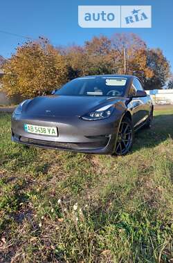 Седан Tesla Model 3 2023 в Умани