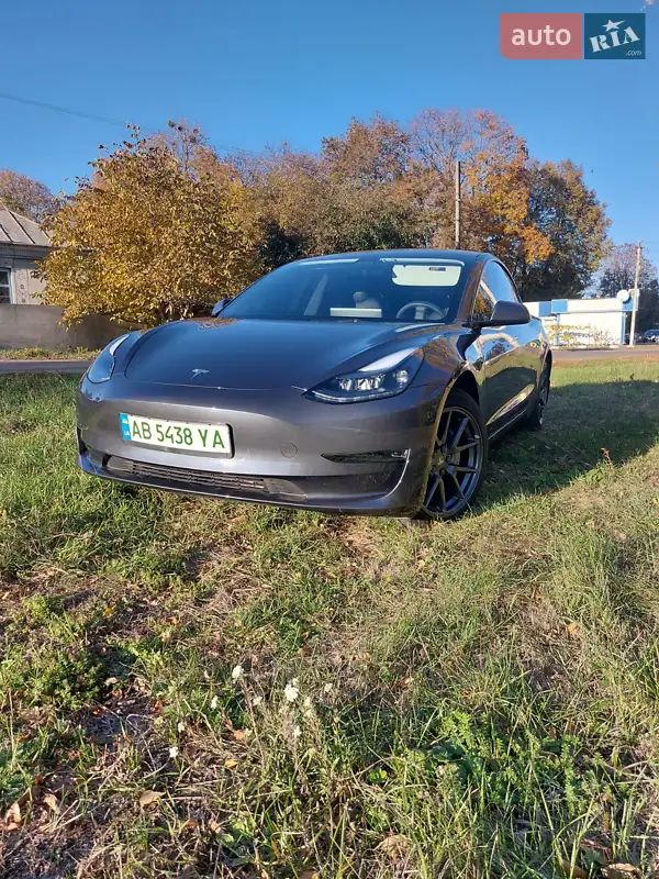 Седан Tesla Model 3 2023 в 
