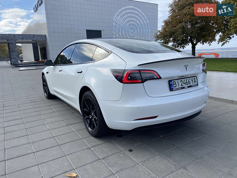 Седан Tesla Model 3 2019 в 