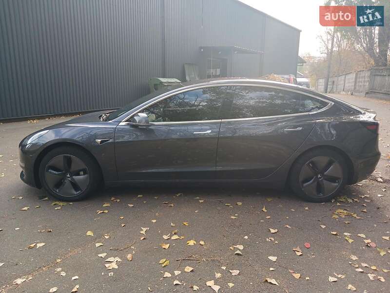 Седан Tesla Model 3 2018 в Киеве