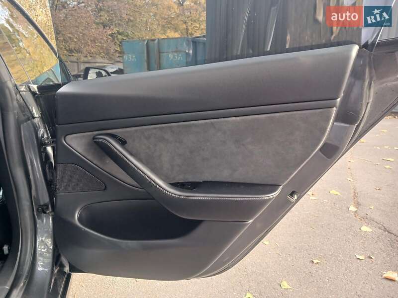 Седан Tesla Model 3 2018 в Киеве