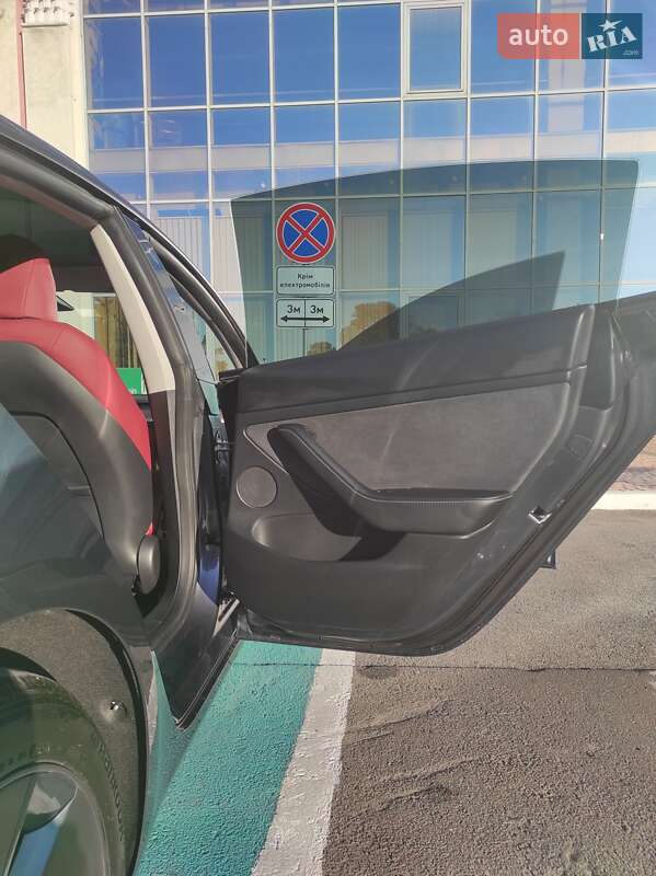 Седан Tesla Model 3 2023 в Одессе
