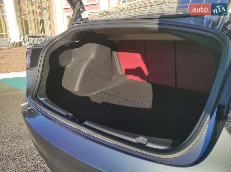 Седан Tesla Model 3 2023 в Одессе