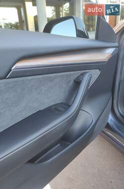 Седан Tesla Model 3 2023 в Одессе