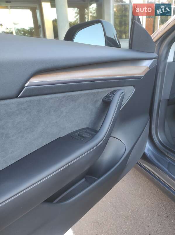 Седан Tesla Model 3 2023 в Одессе
