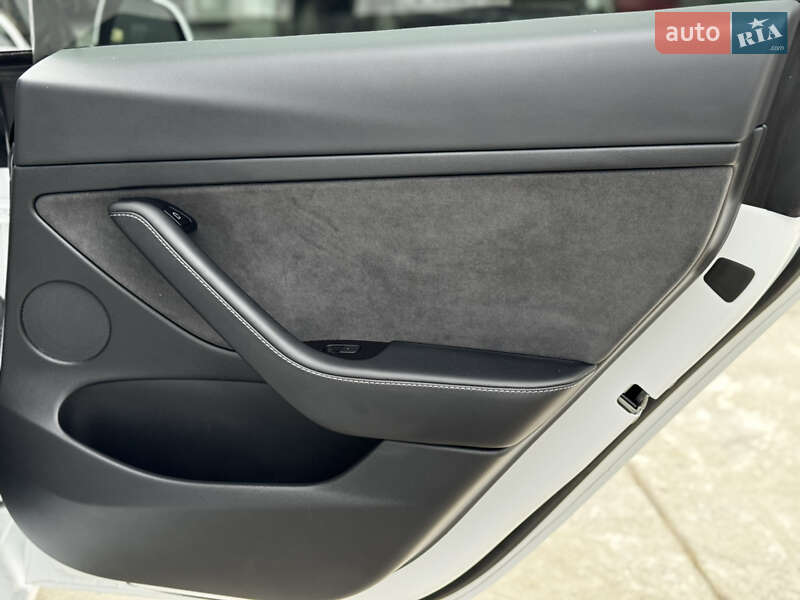 Седан Tesla Model 3 2022 в Житомире