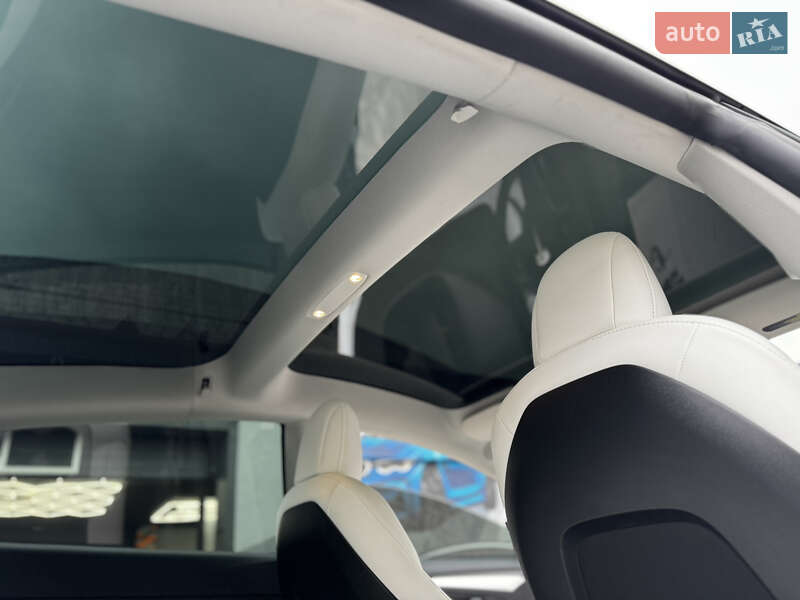 Седан Tesla Model 3 2022 в Житомире