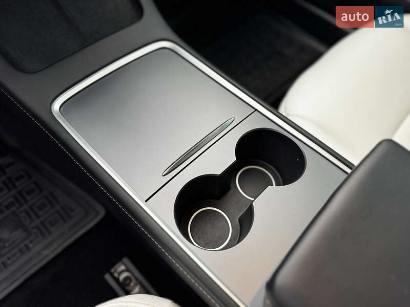 Седан Tesla Model 3 2022 в Житомире
