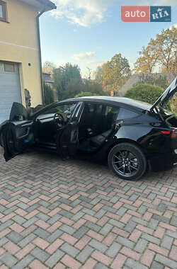 Седан Tesla Model 3 2023 в Калуше