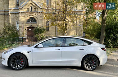 Седан Tesla Model 3 2021 в Киеве