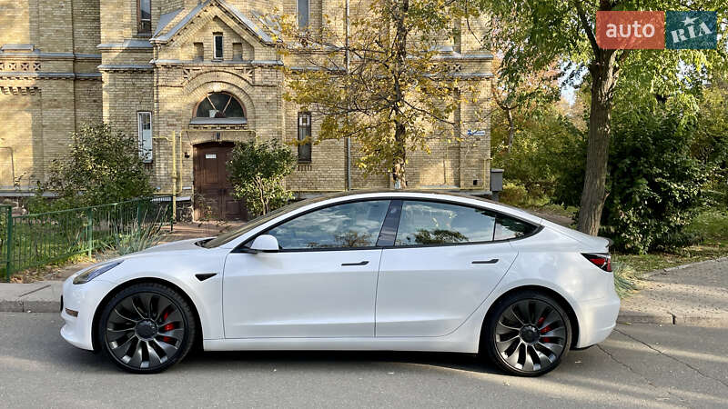 Седан Tesla Model 3 2021 в Києві