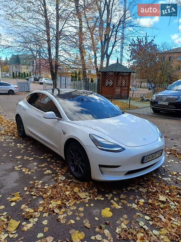 Седан Tesla Model 3 2019 в Житомире