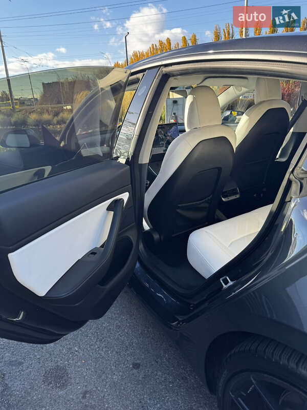 Седан Tesla Model 3 2018 в Киеве