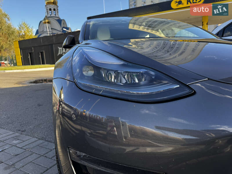 Седан Tesla Model 3 2018 в Киеве