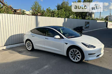 Седан Tesla Model 3 2022 в 