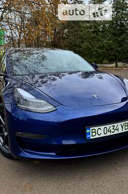 Седан Tesla Model 3 2022 в Львове