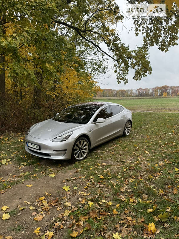 Седан Tesla Model 3 2018 в Томашполі