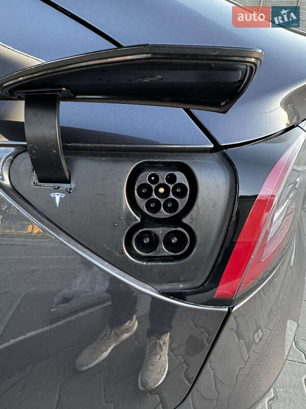 Седан Tesla Model 3 2018 в Киеве