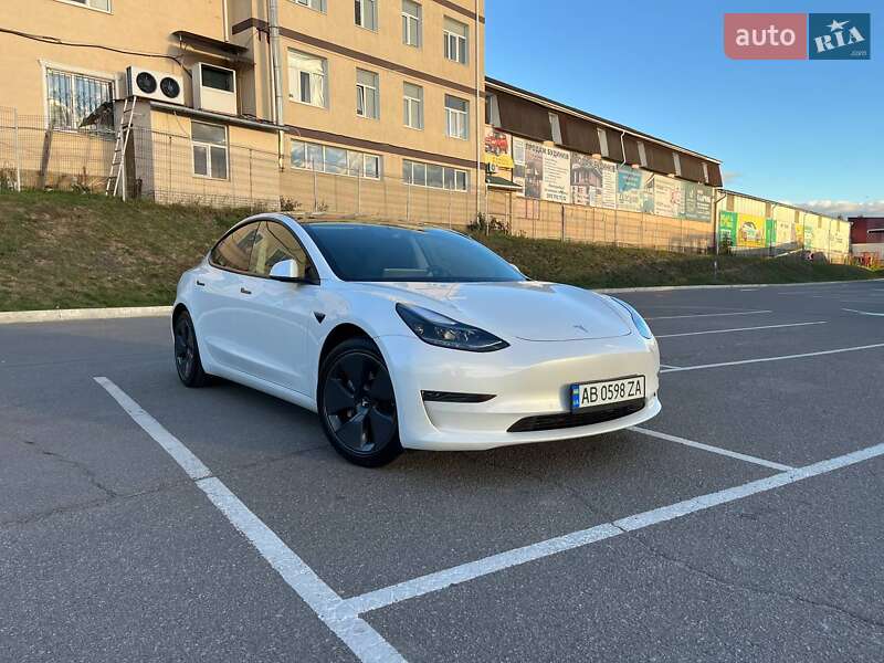 Седан Tesla Model 3 2021 в 