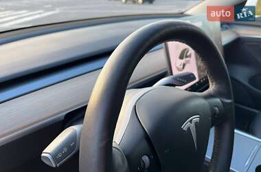 Седан Tesla Model 3 2021 в 