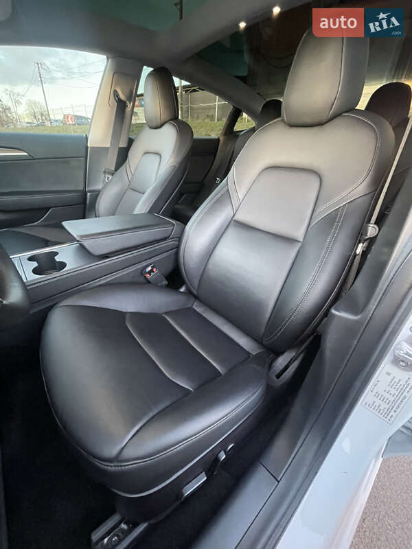 Седан Tesla Model 3 2021 в Виннице