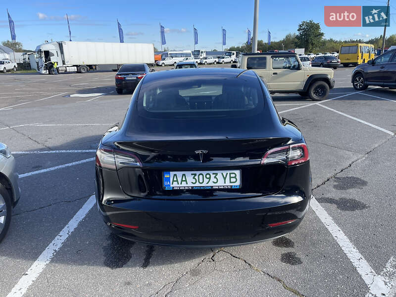 Седан Tesla Model 3 2020 в Києві