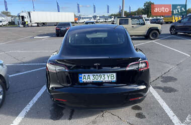 Седан Tesla Model 3 2020 в 
