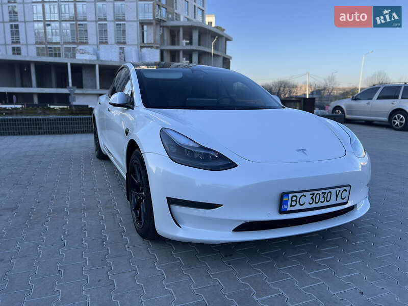 Седан Tesla Model 3 2022 в Львові