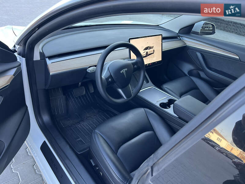 Седан Tesla Model 3 2022 в Львові